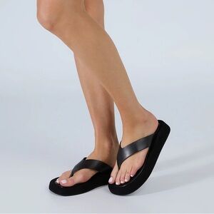 Chunky flip flop sandals